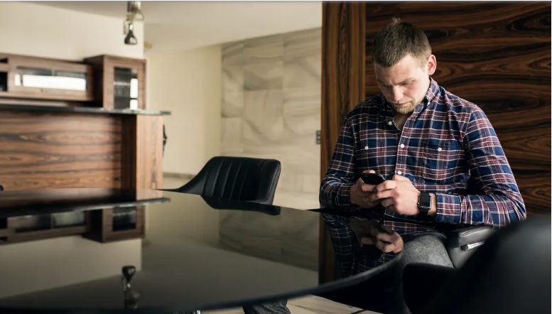 A férjem a hálaadásnapi vacsora közben elment – két nappal később ikerbabaival tért vissza.