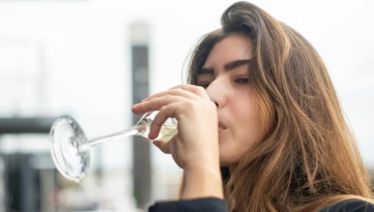 Elhoztam az óvodából az ötéves lányomat, amikor hirtelen azt mondta: „Apa, miért nem az új apukám jött értem, ahogy szokott?”