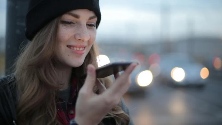 A gonosz anyósom beköltözött hozzánk, és teljesen felforgatta az életemet – csak egy telefonhívás kellett ahhoz, hogy leckét adjak neki.