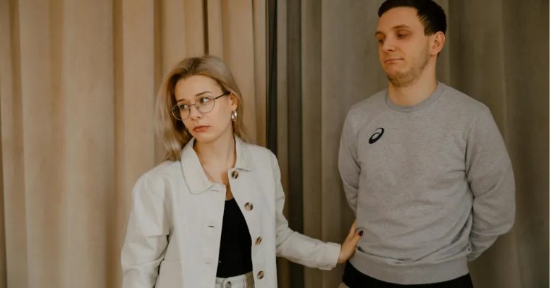 Ötéves lányom lerajzolta a családunkat, és azt mondta: „Ő az új kisöcsém.”