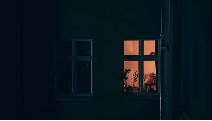 Miután megszültem, és a férjem meglátta a babánk arcát, minden éjjel titokban kezdett eljárni – ezért követtem őt.
