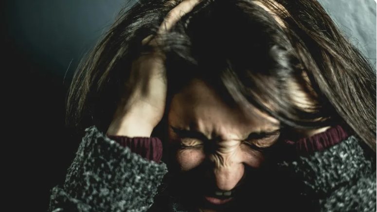 Meghívtam az új barátnőmet – amikor meglátta a férjemet, szinte rávetette magát.