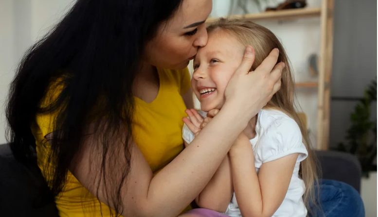 Örökbe fogadtam a legjobb barátnőm lányát a hirtelen halála után – amikor a lány betöltötte a 18-at, azt mondta nekem: „Pakold össze a holmidat!”