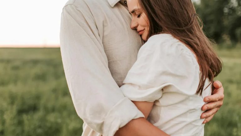 A leendő anyósom azt mondta az árva kisfiaimnak, hogy hamarosan egy új családhoz küldik őket – ezért mi adtuk neki élete legkeményebb leckéjét.