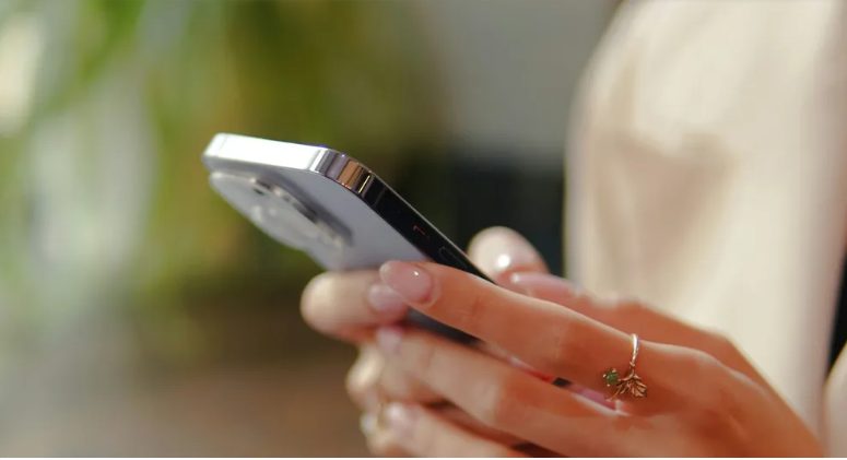 Férjem azt mondta, hogy úgy nézek ki, mint egy „madárijesztő”, miután megszülettek a hármas ikreim – felbecsülhetetlen leckét tanítottam neki.