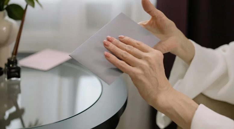 A nővérem kidobott a nagymama házából, amit örökölt – de fogalma sem volt a nagymama titkáról.