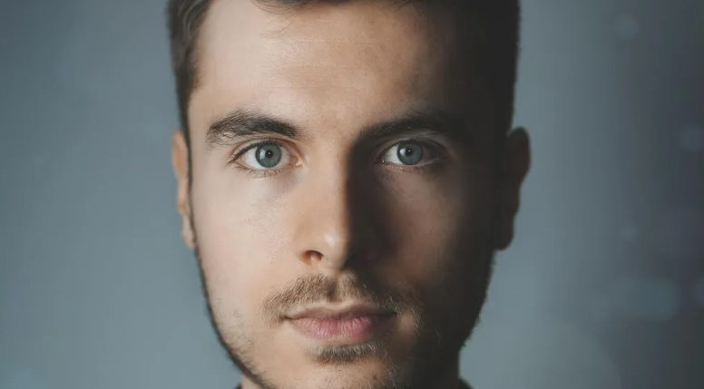 Férjem elhagyott a szeretőjéért, miután felszedtem néhány kilót a terhesség alatt – de évek múlva láttam őt, és rájöttem, hogy a karma megfordította a helyzetet.