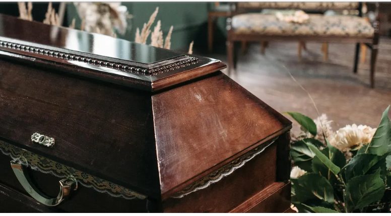 Mostohaanyám ellopta elhunyt anyám 25 000 dolláros örökségét, hogy Jeepet vegyen a fiának – a karma háromszorosan megfizettette vele.