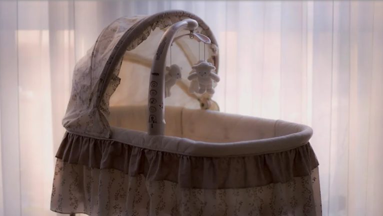 A férjem teherbe ejtette a legjobb barátnőmet, amikor elvesztettem a babámat – a karma egy „ajándékot” tartogatott nekik az első évfordulójukra.