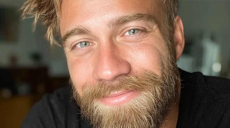 Anyósom ellökte a fiamat a családi fotókról az esküvőmön, és azt kiabálta: „Nem tartozol a családomhoz!“