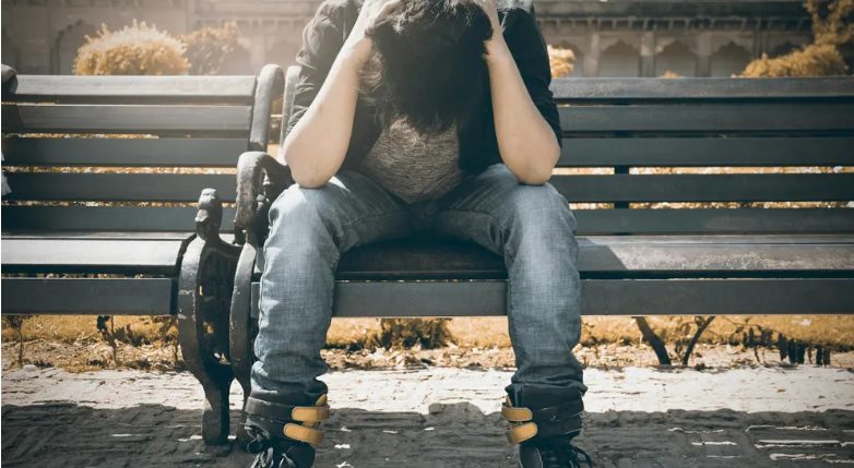 Miután veseadományozó lettem a férjem számára, megtudtam, hogy megcsal a húgommal – és a karma közbelépett