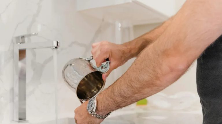 Férjem váratlanul romantikus vacsorával lepett meg, de szörnyű oka volt ennek.