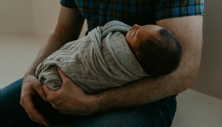 Férjem megígérte, hogy vigyáz a babára, ha gyereket kapok – de a szülés után azt mondta, hogy mondjak fel a munkámról.