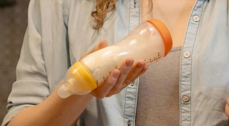 Kikényszerítettek engem és az unokámat a kávézóból az esőbe – aztán belépett az igazság.