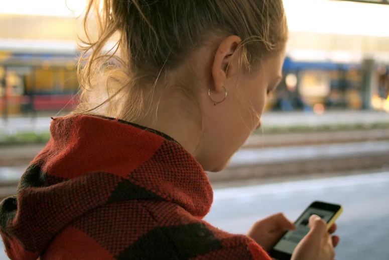 A szüleim kidobtak a házból az újszülött babámmal – hamarosan meg is bánták.
