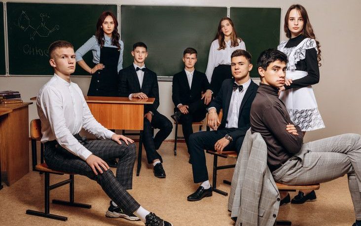 Apám egyedül nevelt fel, miután a biológiai anyám 3 hónapos koromban otthagyott a bicikli kosarában – 18 évvel később megjelent a ballagási ünnepségemen.