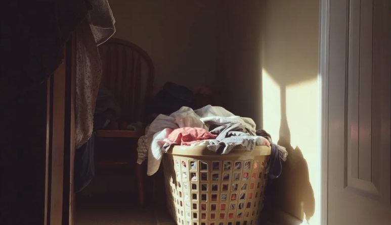 A férjem rábeszélt, hogy kétszer is béranyaságot vállaljak – Amikor kifizette az anyja adósságát, elhagyott engem