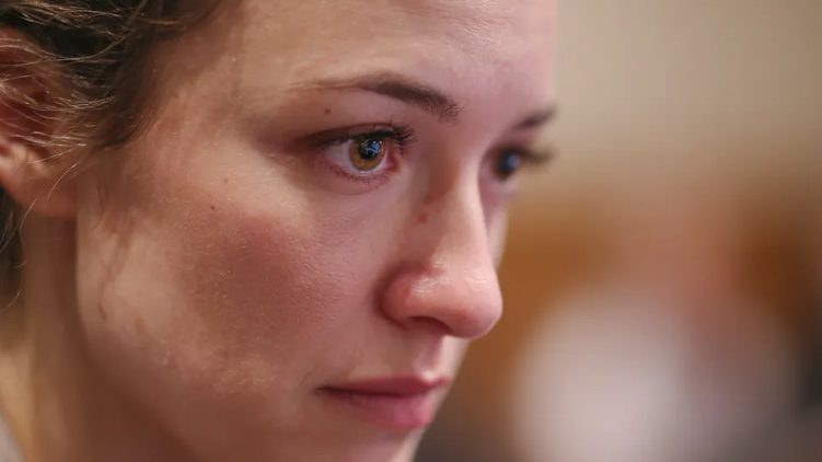 Férj minden éjjel a kanapén alszik – Az igazi ok összetörte a felesége szívét