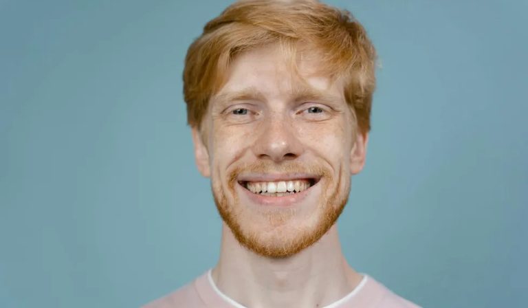 A férjem first class jegyeket vett magának és az anyjának, engem és a gyerekeket economy osztályra hagyva – A leckém kemény volt számára
