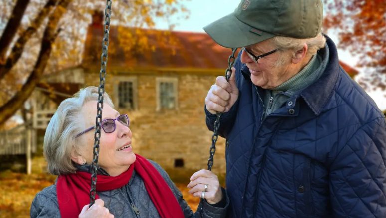 Szegény férfi megszökik az esküvője napján, 50 évvel később a menyasszony rájön, hogy ez az apja terve volt – A nap története