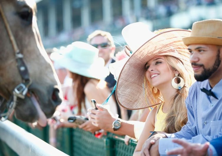 A volt párom 22 évvel ezelőtt eltűnt – Aztán megláttam őt a Preakness Stakes-en egy lánnyal, aki úgy nézett ki, mint én.