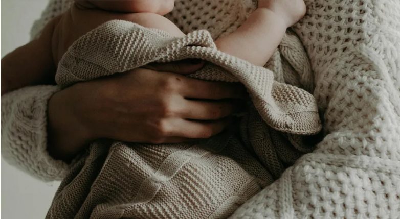 A lányom levágta a haját – Amikor megtudtam, miért, egyenesen a férjemhez rohantam.