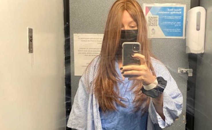 „Nem fogod túlélni az éjszakát.” Féltem lehunyni a szemem. „KÜLDD KEMÉNYEBBEN!” – mondtam magamnak.: Kétszeres rákbetegből lett modell, „Elhatároztam, hogy visszaszerzem önmagam”