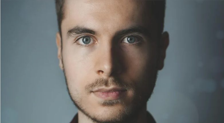 Az újdonsült apuka apja meglátta az újszülöttet, és azt mondta: „Ez nem a te lányod” – Megjegyzése szóhoz sem juttatta a fiát.